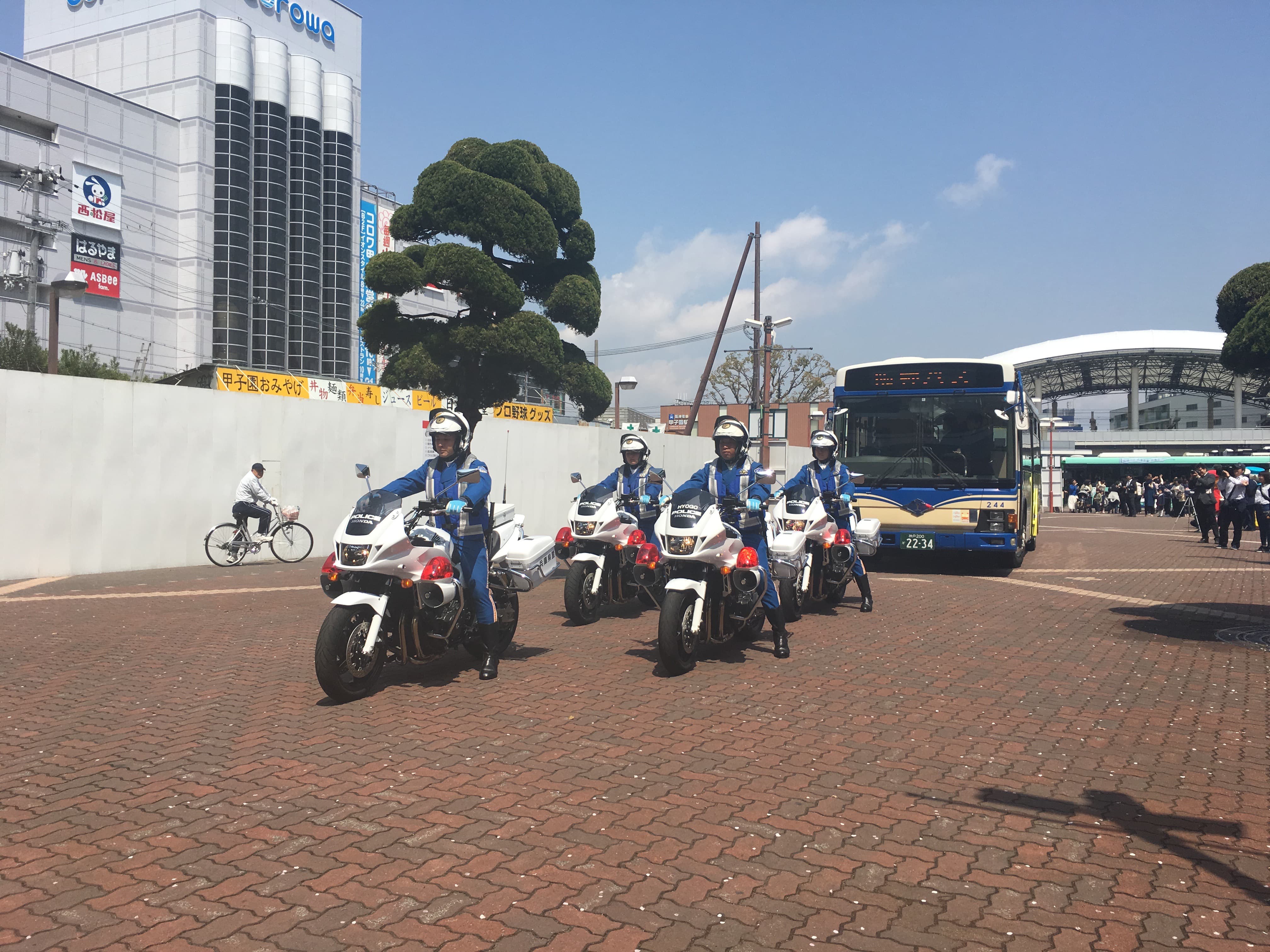 交通安全啓発ラッピングバス 発車式